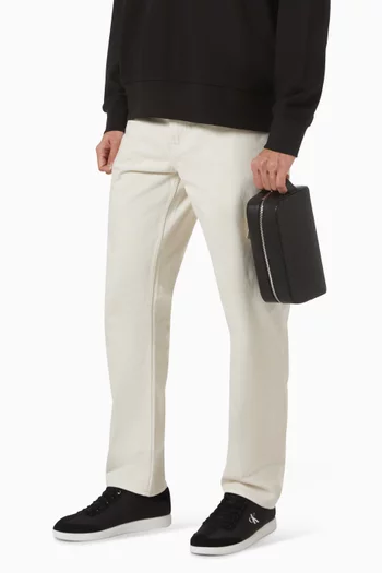 حقيبة مستحضرات العناية الشخصية محفورة بنقشة شعار الماركة جلد