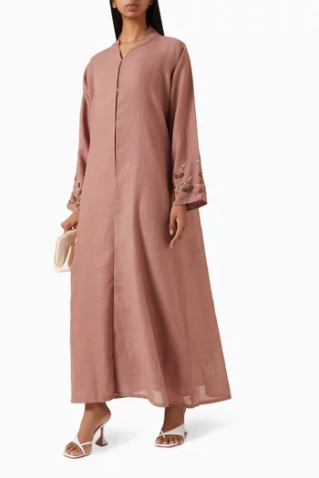 عباية مطرزة بخيوط بارزة