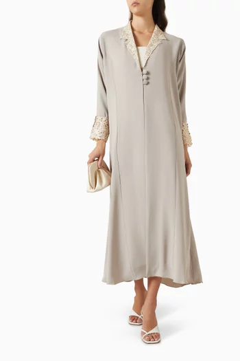 عباية بتطريزات دانتيل