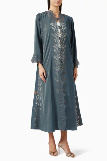 عباية بتطريزات مقصوصة بالليزر