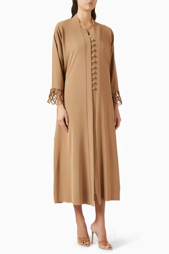 عباية بأساور بأربطة من نفس اللون