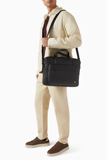 حقيبة جهاز كمبيوتر محمول بجيب مضلع بشعار العلم