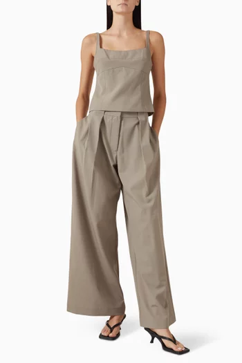 بلوزة بنمط صدرية منحوتة