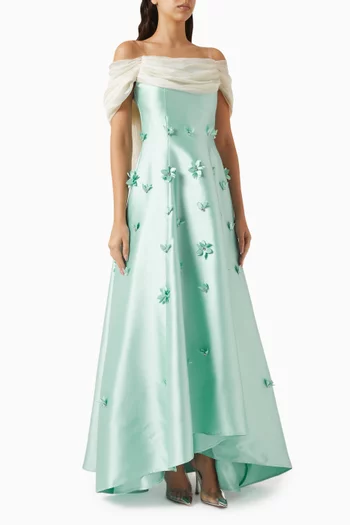 فستان طويل بأكتاف مكشوفة ستان