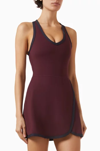 فستان تنس بفتحة رقبة عميقة قماش دايفليكس