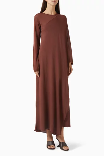 فستان بأكمام غير متماثلة