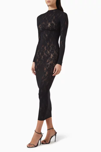 فستان بياقة عالية دانتيل