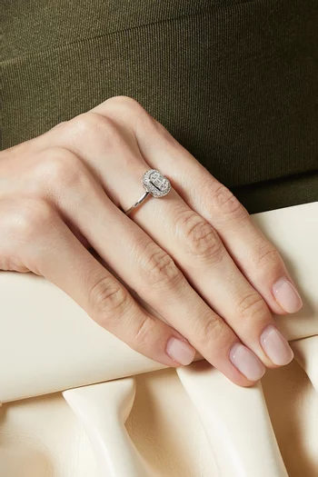 خاتم بتصميم بيضاوي بإطار فضة إسترلينية