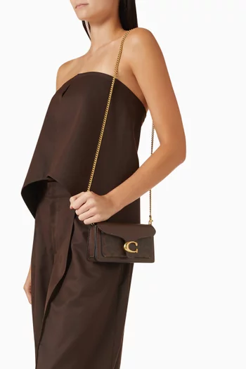 حقيبة كروس تابي 19 بسلسلة قنب بشعار الماركة