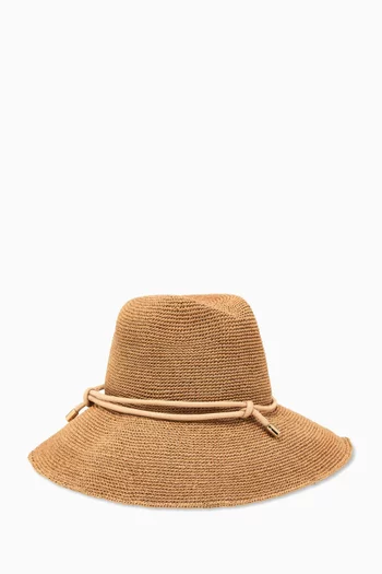 قبعة منسوجة من خيوط ورق