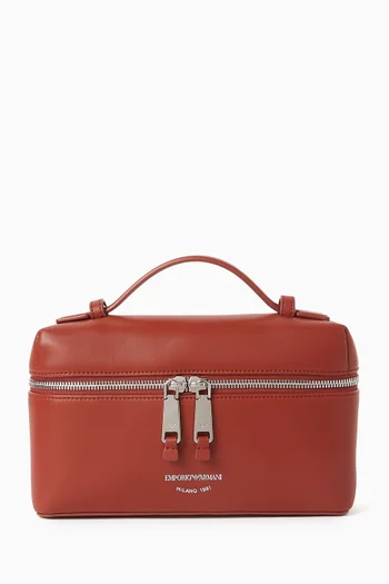 حقيبة مستحضرات تجميل بيد علوية جلد