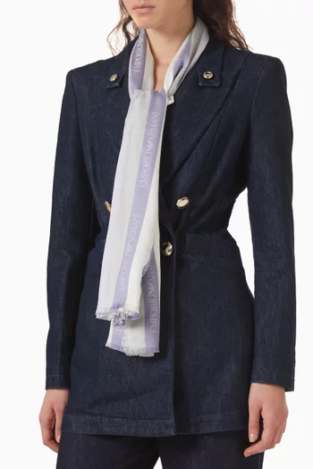 وشاح بنقشة مخططة وشعار الماركة جاكار