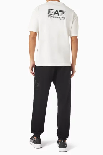 تي شيرت بشعار الماركة قطن