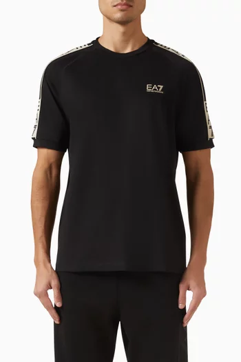 تي شيرت بشريط بشعار الماركة قطن