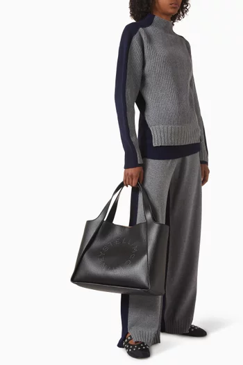 حقيبة يد بشعار الماركة مرصع بحلي جلد صناعي بارز الملمس