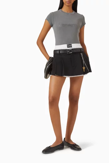 تي شيرت قصير بشعار الماركة مطرز بكريستال مثبت حراريًا قطن