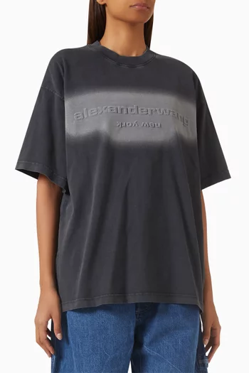 تي شيرت بشعار الماركة بملمس بارز قطن جيرسيه