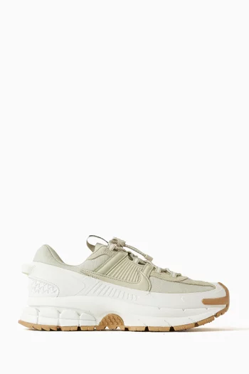 Zoom Vomero Roam Sneakers in Nylon