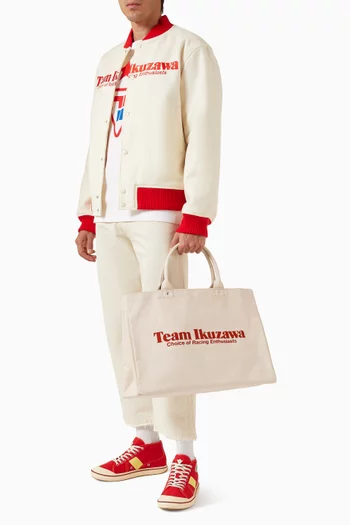 حقيبة يد بطبعة شعار الماركة قنب