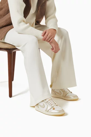 Air Jordan 1 Mid SE Sneakers in Leather