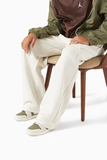 سنيكرز آير جوردان 1 أسفل الكاحل جلد وشمواه