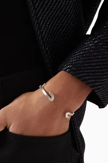 سوار مفتوح بكلمة حب مرصعة بالزمرد فضة إسترلينية