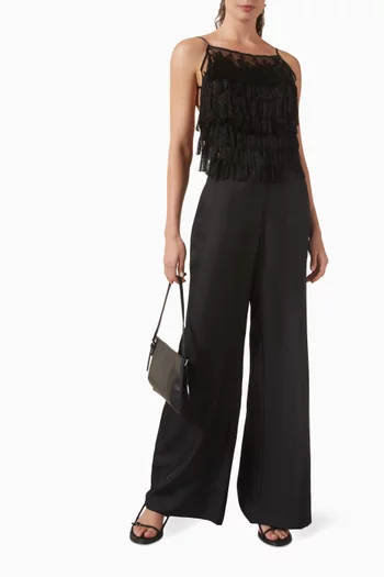 بلوزة بشرّابات وأربطة حرير