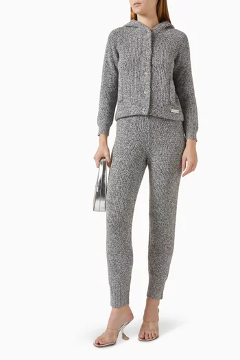 بنطال بقصة تضيق نحو الأسفل