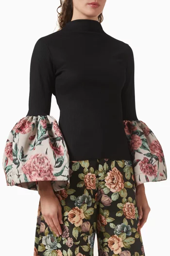 بلوزة بياقة عالية جيرسيه وبروكيد