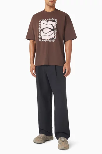 بنطال بقصة ساق واسعة وطيات