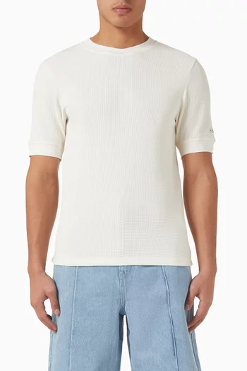 تي شيرت بقصة ضيقة قطن