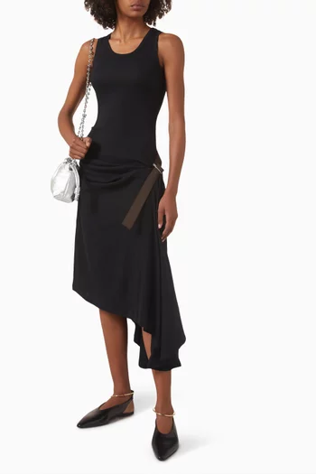 فستان بحافة غير متماثلة وحزام