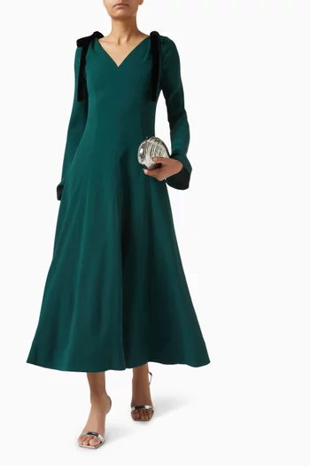 فستان كلاريبل بأربطة على الأكتاف