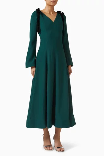 فستان كلاريبل بأربطة على الأكتاف