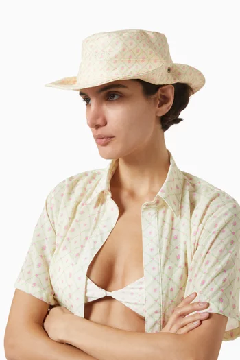 قبعة باكيت بنقشة