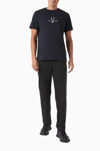 تي شيرت بأحرف الماركة قطن