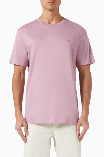 تي شيرت بفتحة رقبة مستديرة وشعار الماركة قطن