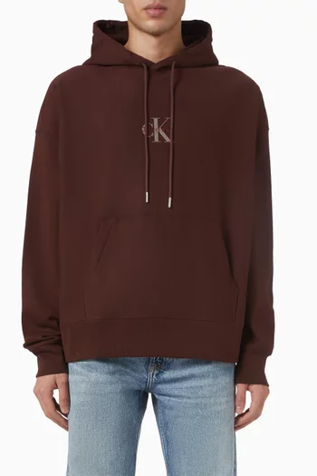 كنزة بغطاء رأس مزينة بشعار الماركة بحجم صغير