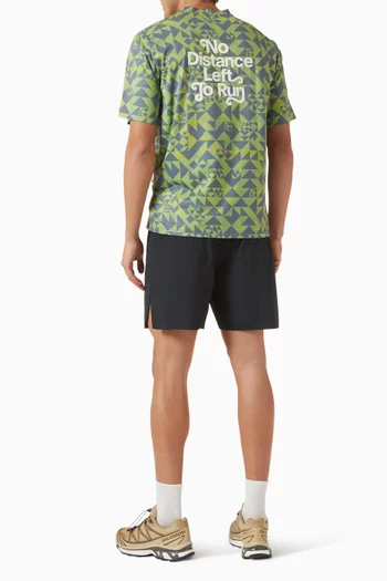 تي شيرت بالانس بطبعة No Distance Left To Run