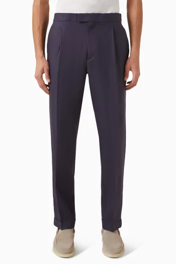 بنطال أنيق بقصة تضيق باتجاه الحافة كتان