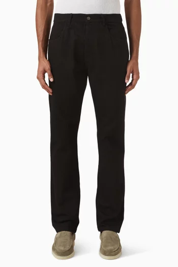 بنطال جينز بقصة قصة ساق تضيق نحو الحافة دينم