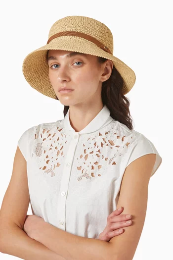 قبعة باكيت بشعار حرف V قش