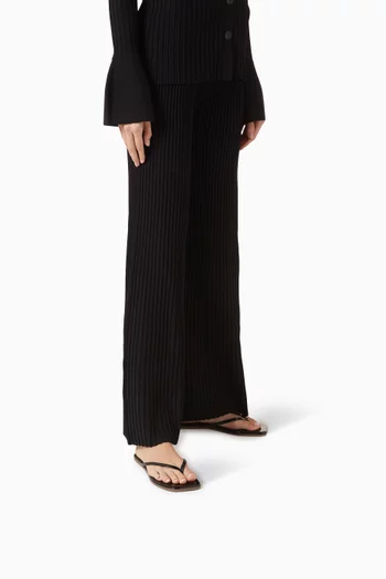 Square Toe Lily Flip-Flops in Glossy Leather