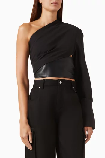 بلوزة بتصميم ملفوف وكتف مكشوف