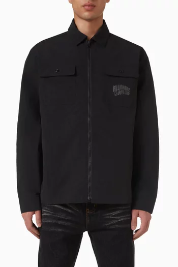 قميص بنمط جاكيت وشعار الماركة المقوس نايلون