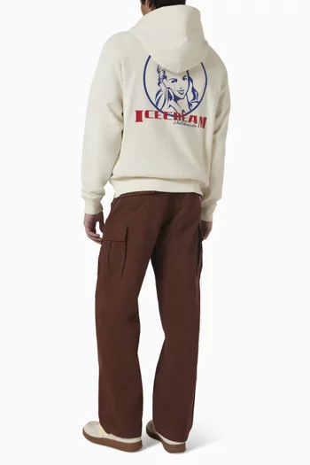 كنزة بغطاء رأس بطبعة نادلة وسحّاب