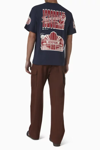 تي شيرت بطبعات متعددة بشعار الماركة قطن