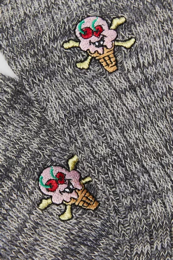 جوارب مزينة بآيس كريم وعظام بدرجات ألوان مدمجة