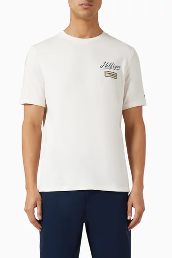 تي شيرت مزين بشعار الماركة قطن