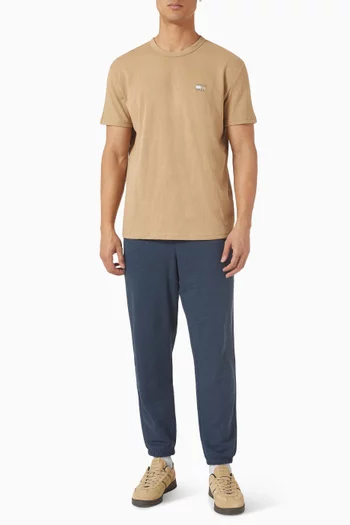 تي شيرت بشارة بشعار الماركة قطن